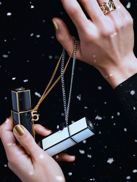 porta vaporizzatore da borsetta chanel|CHANEL .